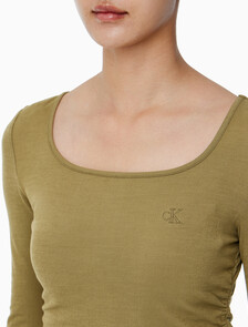 Buy 여성 텍스쳐 게더 베이비 롱슬리브 티 in color OLIVE