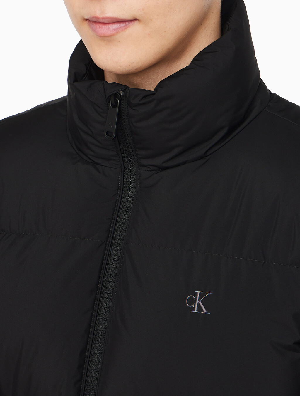 Buy 남성 릴랙스드 숏 다운 푸퍼 in color BLACK