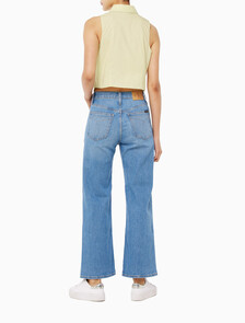 Buy 여성 우븐 라벨 슬리브리스 셔츠 in color GREEN