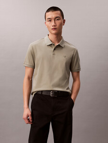 Buy 클래식 인터록 폴로 티 in color Grey