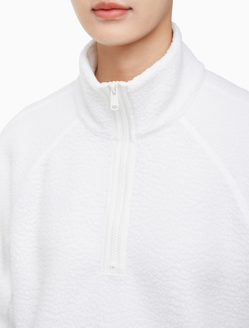 Buy 여성 릴랙스핏 쉐르파 크롭 풀오버 in color WHITE