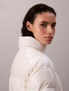 Buy 여성 글로시 크롭 다운 in color CHALK