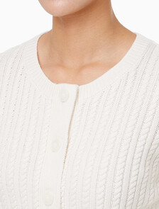 Buy 여성 크롭 케이블 가디건 in color WHITE