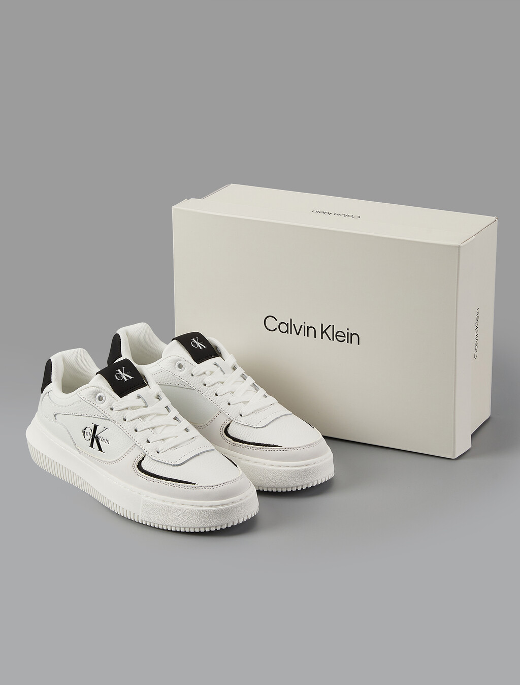 Buy 여성 말모메타 청키 컵솔 레더 in color WHITE