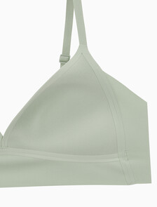 Buy 여성 인비져블 테일러드 NSE AF 트라이앵글 브라 in color MISTY SAGE