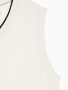 Buy 남성 엠보스드 스웨터 베스트 in color WHITE