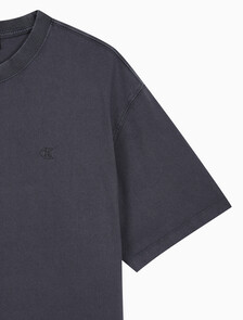 Buy 남성 릴렉스핏 저지 워시 반팔 티셔츠 in color CHARCOAL