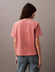 Buy 여성 릴렉스드 스탠다드로고 크루넥 반팔 티셔츠 in color LIGHT MAHOGANY