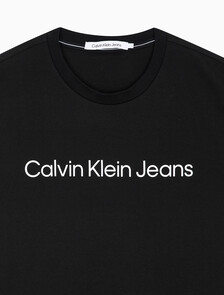 Buy 남성 레귤러핏 인스티튜셔널 로고 스트레치 반팔 티셔츠  in color CK BLACK