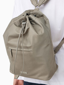 Buy 남성 슬릭 나일론 드로우 스트링 백팩 in color Desert Taupe