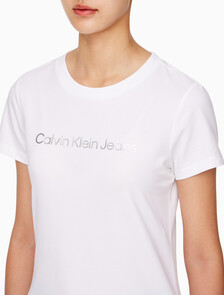 Buy 여성 슬림핏 인스티튜셔널 로고 반팔 티셔츠 in color BRIGHT WHITE