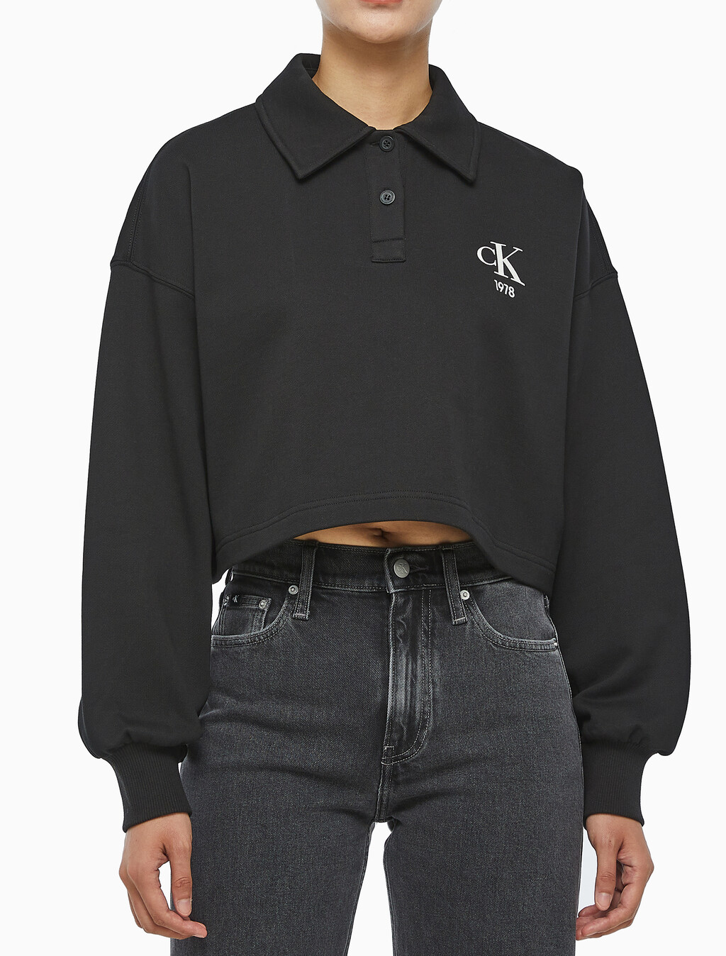 Buy 여성 바시티 폴로 넥 풀오버 스웻셔츠 in color CK BLACK