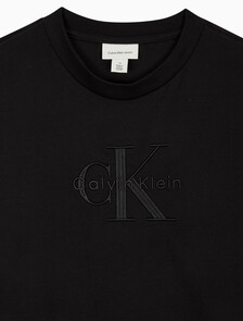 Buy 남성 릴렉스핏 히어로 모노그램 로고 반팔 티셔츠 in color BLACK