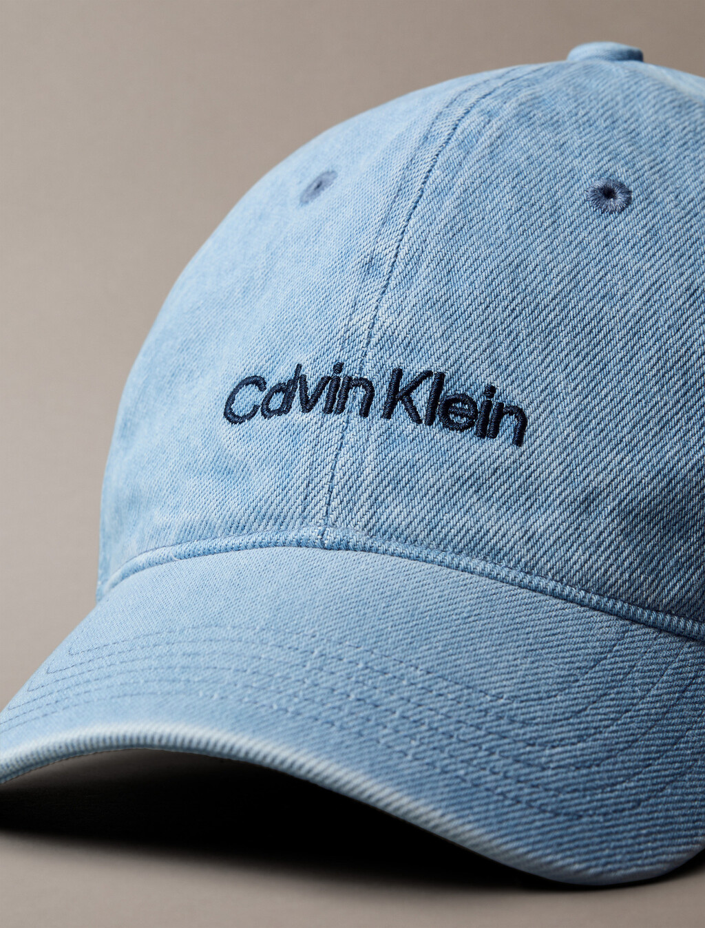 Buy 남녀공용 CKJ 타이틀케이스 로고 볼캡 in color BLUE