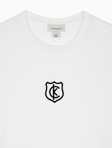 Buy 남성 레귤러핏 CK 쉴드 반팔 티셔츠 in color BRILLIANT WHITE