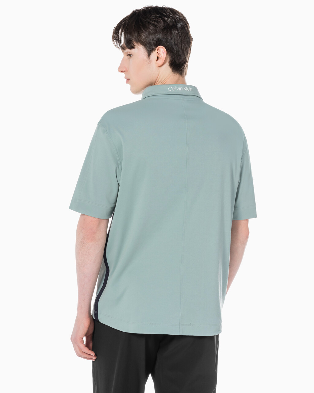 Buy 남성 리플렉티브 로고 레귤러 핏 기능성 집업 폴로 티셔츠 in color GREEN MILIEU