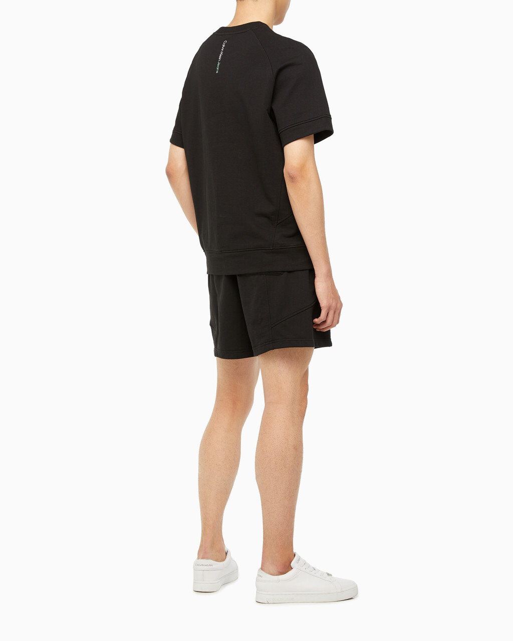 Buy 남성 레귤러핏 오프 플레이스드 모노그램 스웨트 반팔 티셔츠 in color CK BLACK