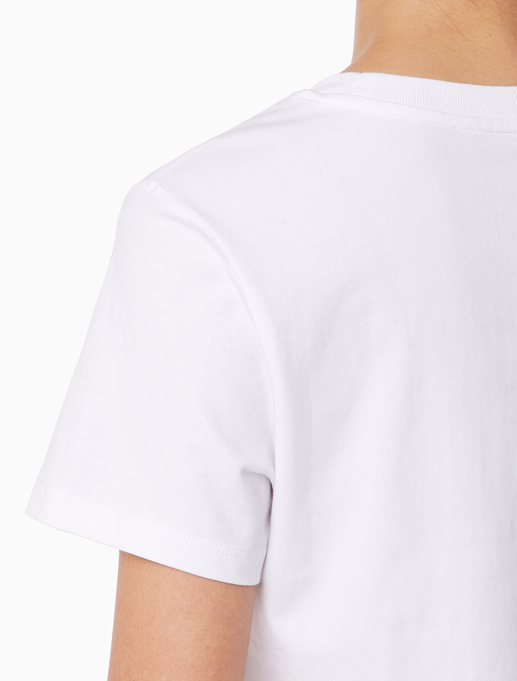 Buy 여성 슬림핏 인스티튜셔널 로고 반팔 티셔츠 in color BRILLIANT WHITE