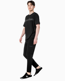 Buy 남성 레귤러 핏 에센셜 하이 스트레치 기능성 우븐 팬츠 in color BLACK