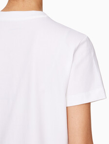 Buy 여성 스몰 모노그램 모던 스트레이트핏 반팔 티셔츠 in color BRIGHT WHITE