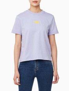 Buy 여성 플럭 로고 반팔 티셔츠 in color LANGUID LAVENDER