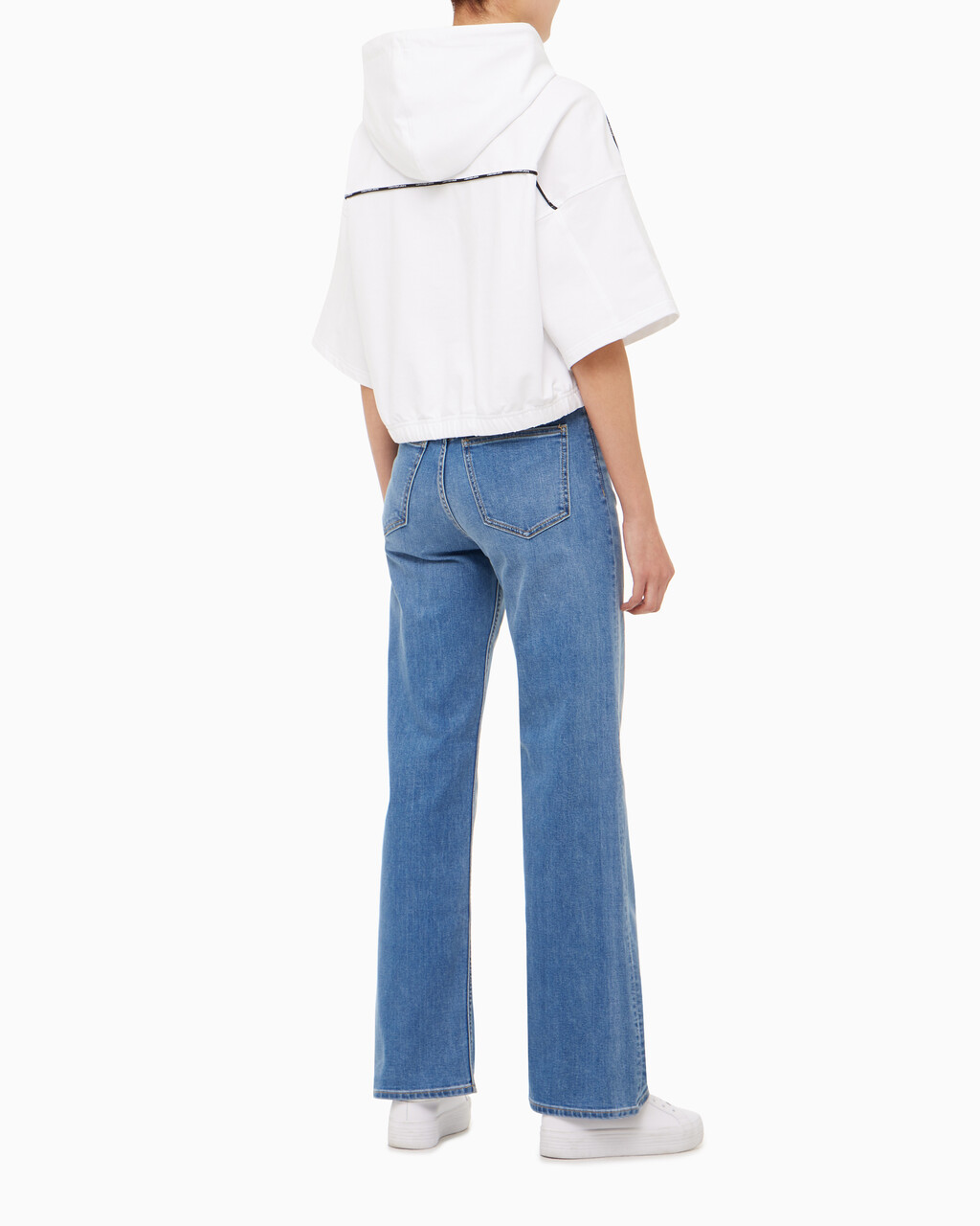 Buy 여성 로고 피핑 크롭 반팔 후디 in color BRIGHT WHITE