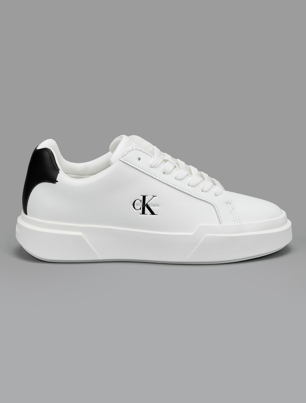 Buy 여성 미네르바 청키 레더 레이스업 컵솔 스니커즈 in color White/Black/White