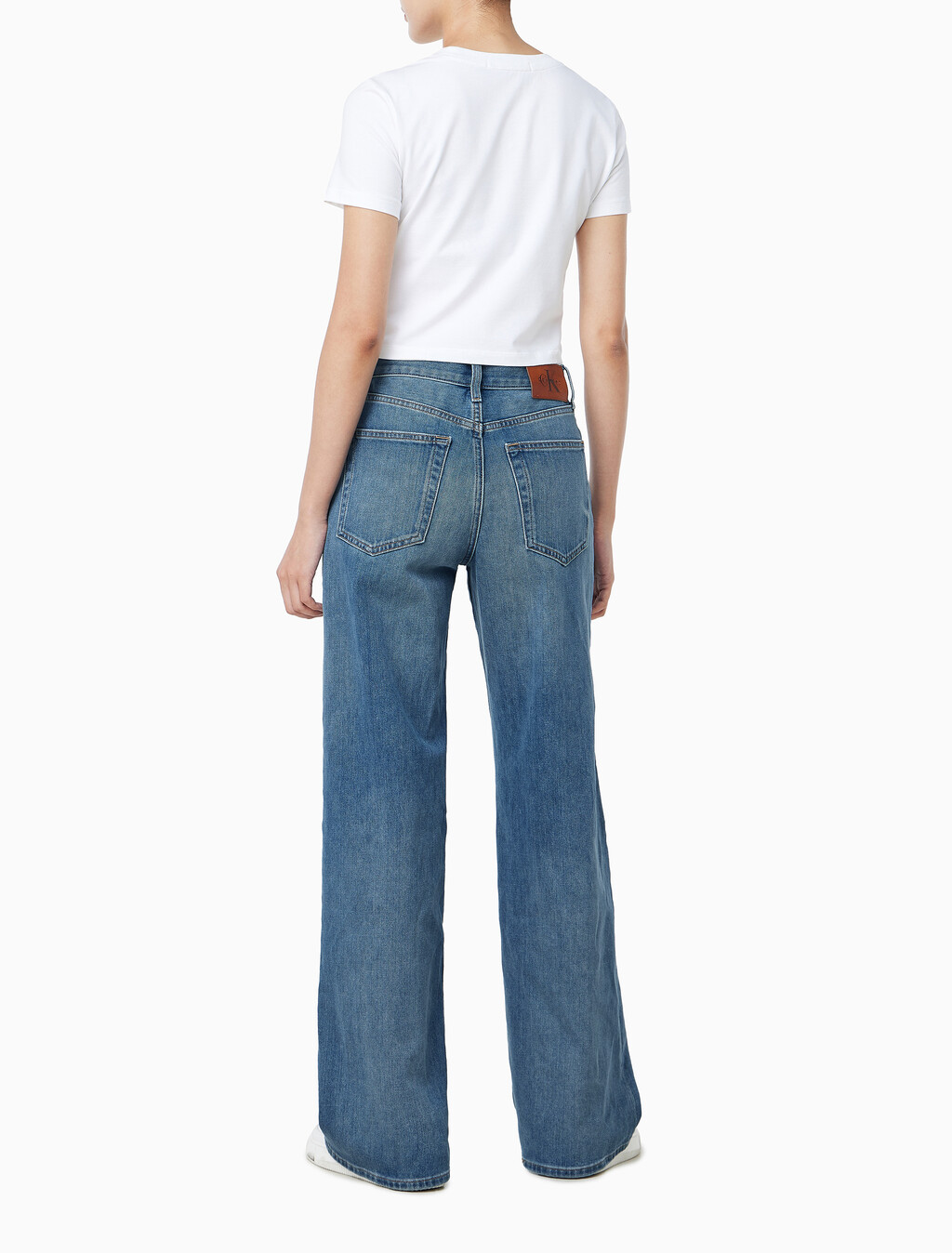 Buy 여성 와이드 레그핏 미드 블루 데님 in color Blue
