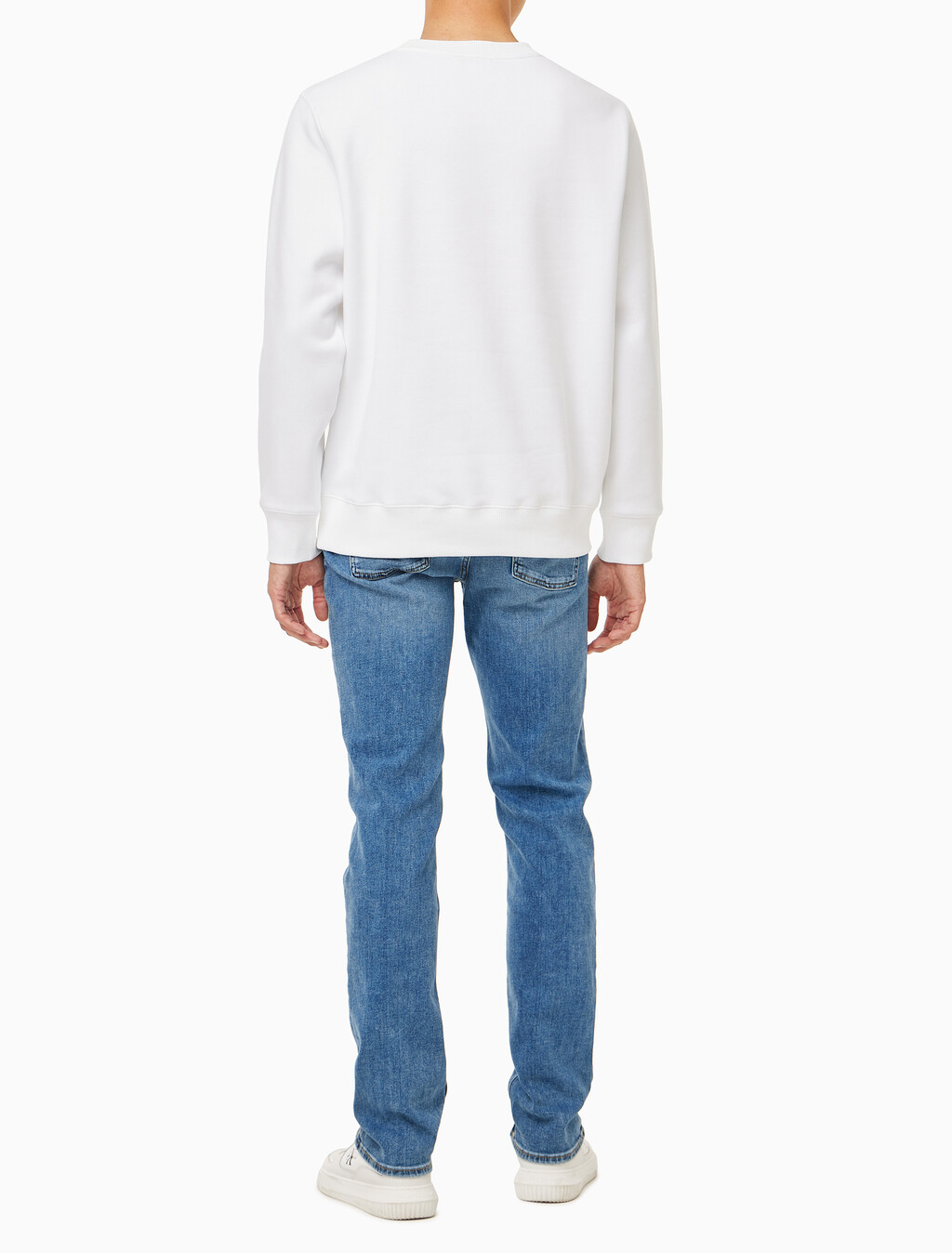 Buy 남성 레귤러핏 인스티튜셔널 로고 기모 스웻셔츠 in color BRIGHT WHITE