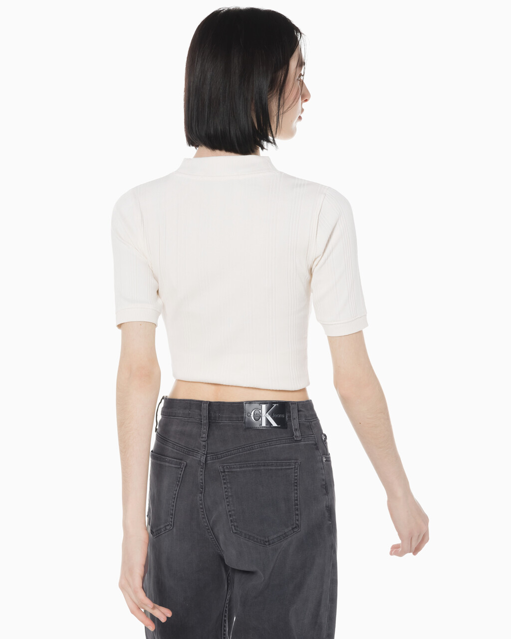 Buy 여성 모노그램 로고 뱃지 립 슬림핏 반팔 티셔츠 in color WHITE