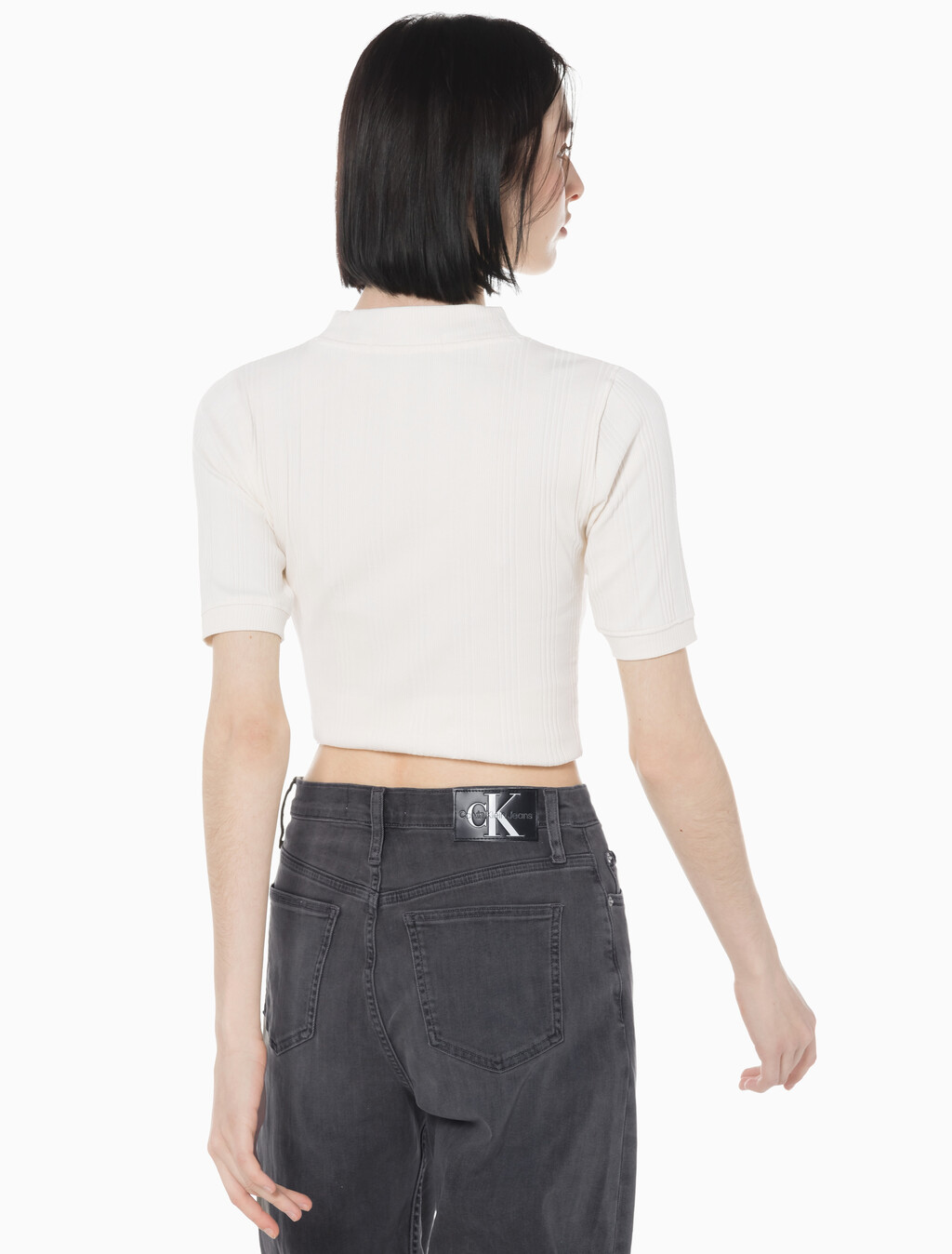 Buy 여성 모노그램 로고 뱃지 립 슬림핏 반팔 티셔츠 in color WHITE