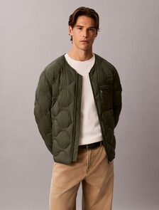Buy 남성 페더웨이트 나일론 채널 푸퍼 자켓 in color Green