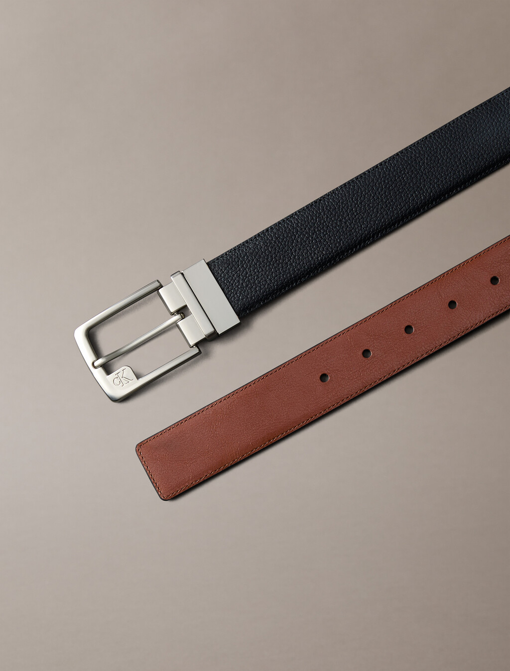 Buy 남성 시즈널 모노그램 프레임 로고 버클 35mm 벨트 in color Black / CK Cognac / Pewter