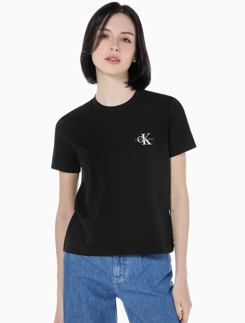 Buy 여성 레귤러핏 스몰 모노그램 로고 반팔 티셔츠  in color CK BLACK