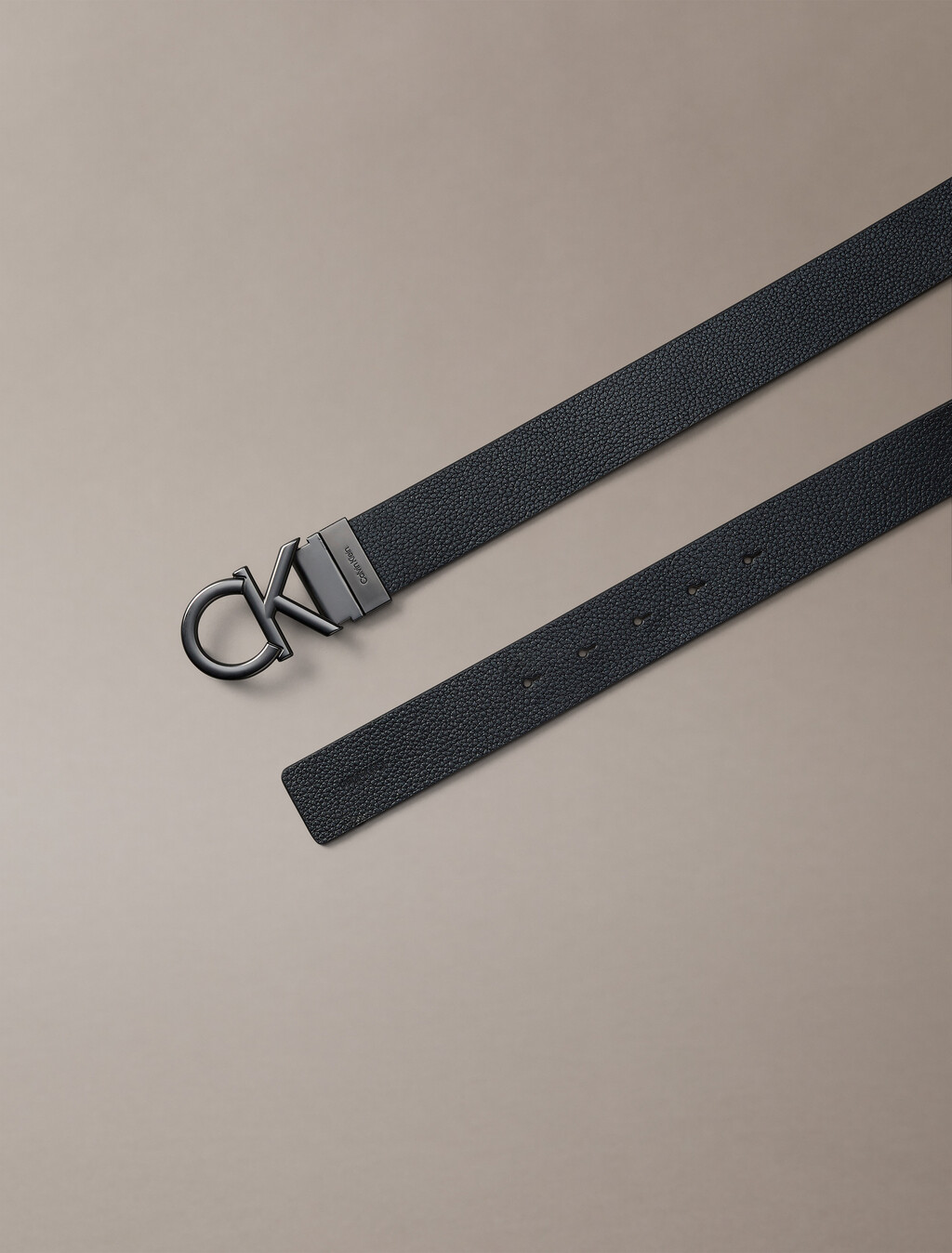 Buy 남성 CK 홀마크 리버서블 벨트 35mm in color Black AOP / Black / Matte Gunmetal