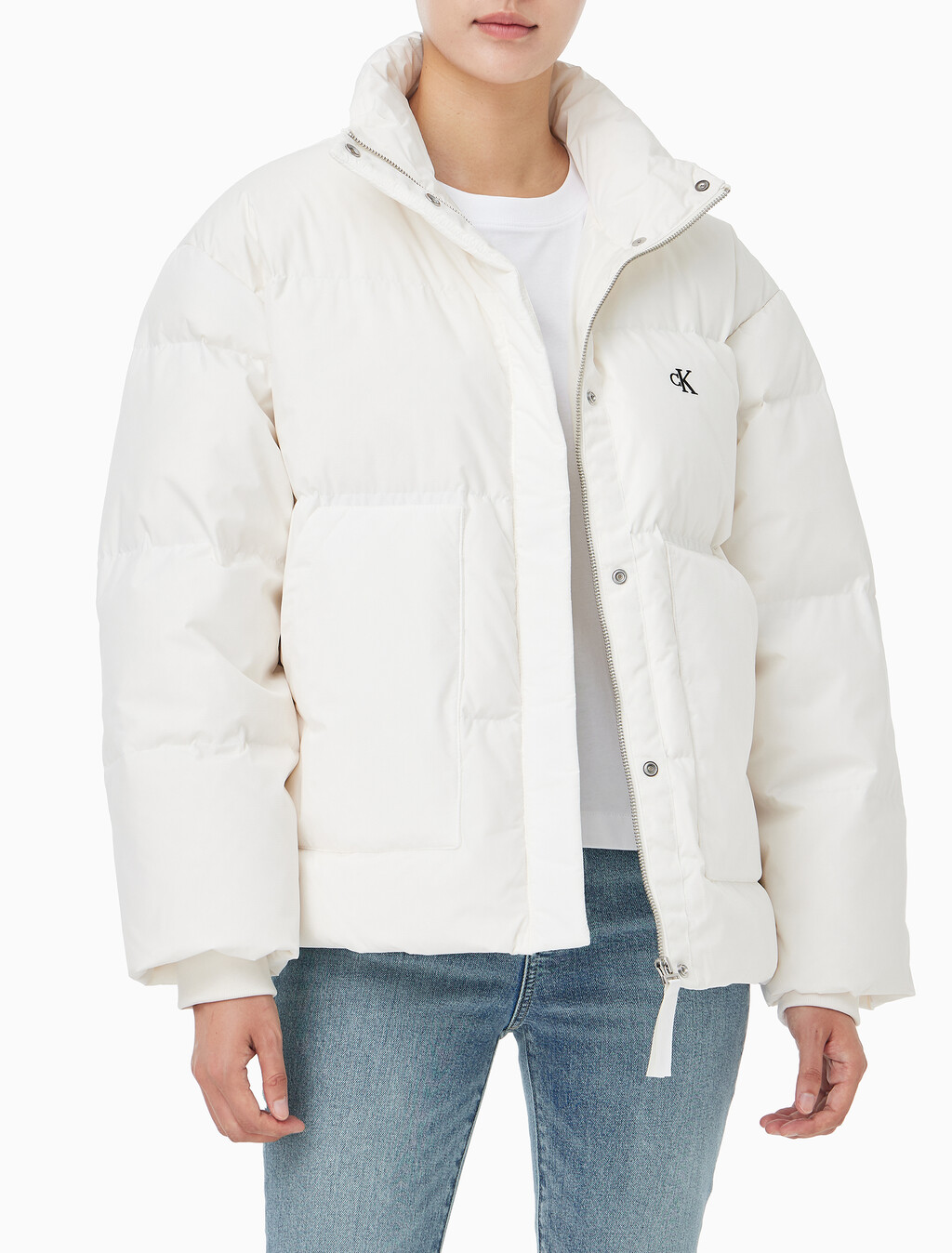 Buy 여성 숏 렝스 스탠드 카라 푸퍼 in color Ivory