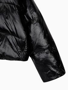 Buy 여성 크롭 글로시 커브드 퀼팅 다운 푸퍼 in color CK BLACK