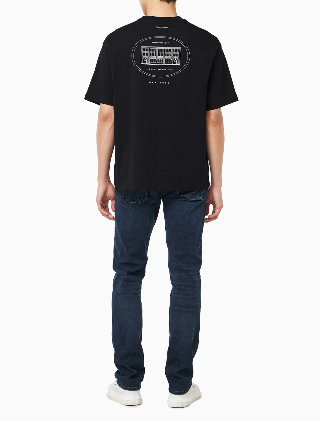 Buy 릴렉스드핏 16S 프론트백 빌딩 티 in color BLACK