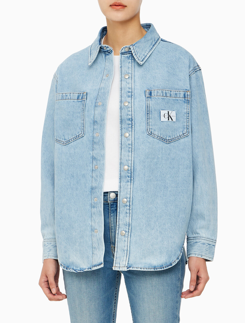 Buy 여성 오버사이즈 데님 셔츠 in color CHALKY BLUE