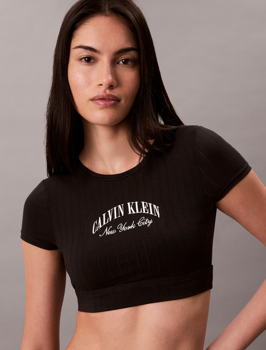 Buy 여성 헤리티지 애슬레틱 티셔츠 브라렛 in color BLACK