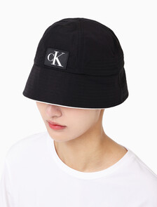 Buy 남녀공용 CKJ 시티 나일론 모노그램 버킷햇 in color BLACK