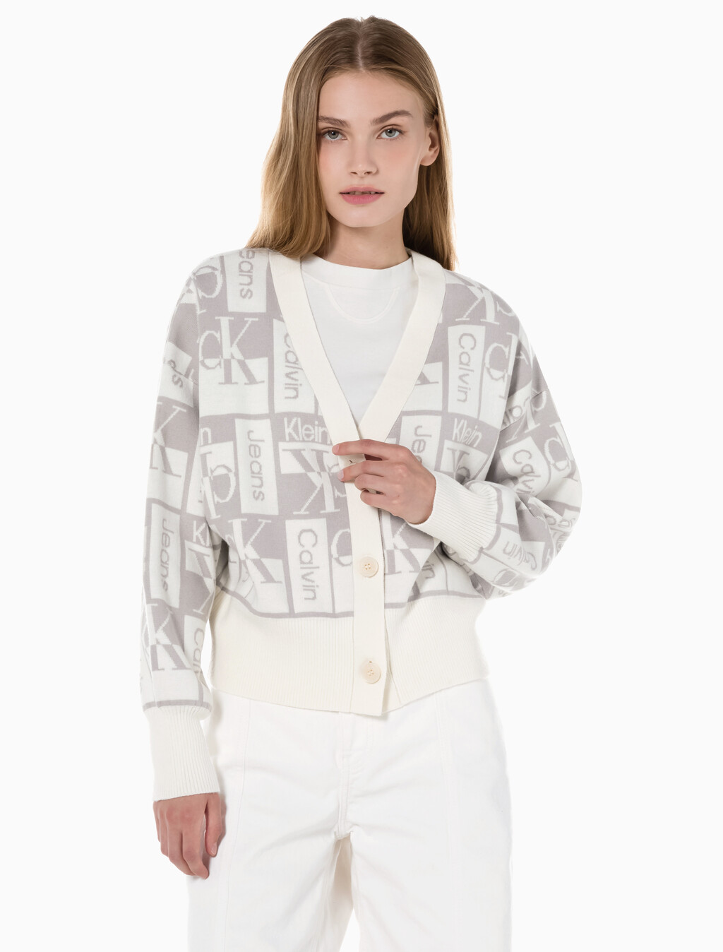 Buy 여성 투웨이 브이넥 AOP 크롭 가디건 in color GREY