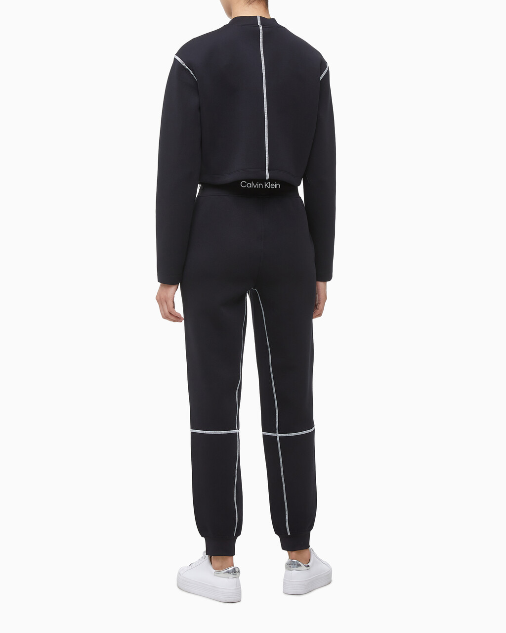Buy 여성 크롭 스웻셔츠 in color BLACK