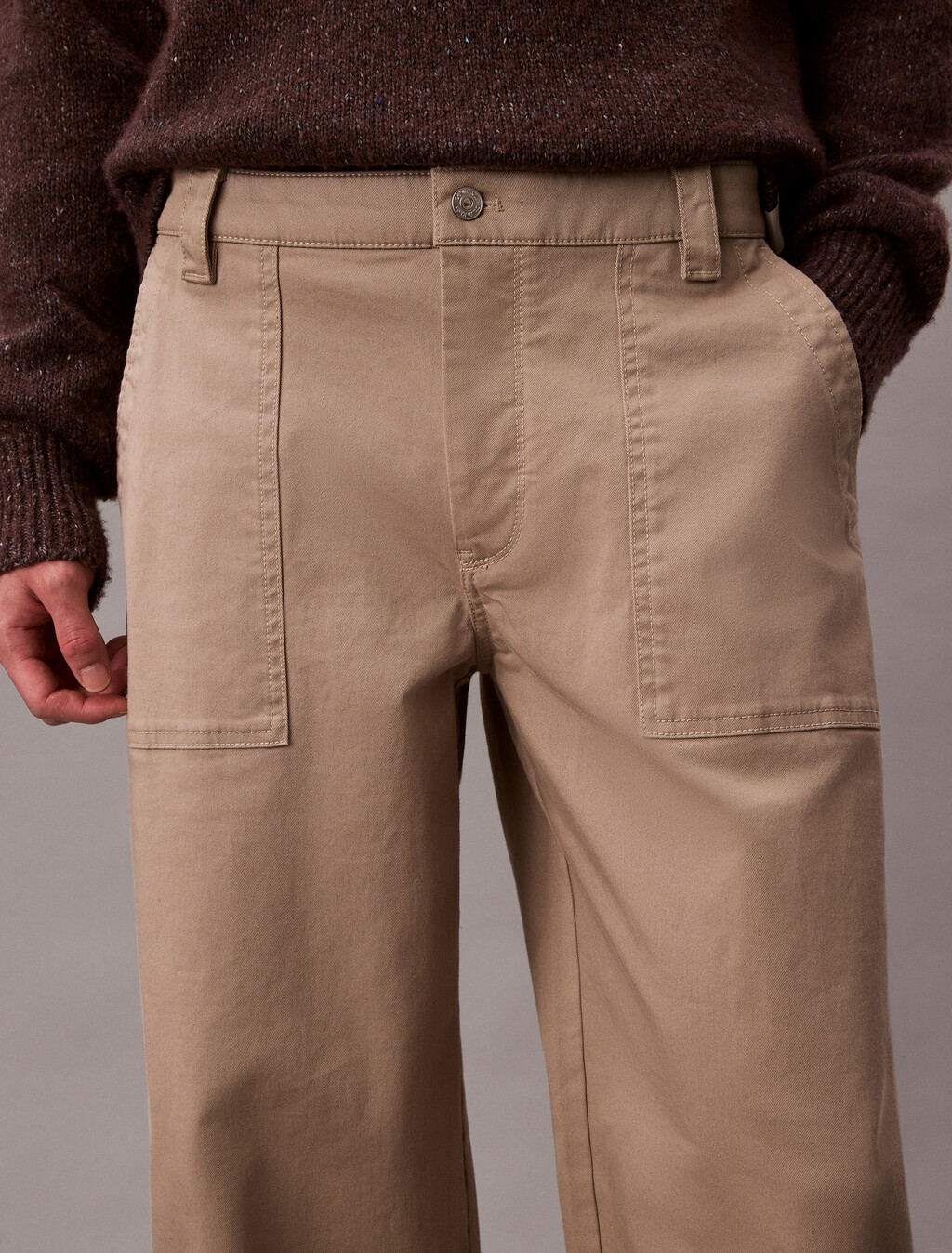 Buy 남성 배럴핏 유틸리티 코튼 치노 팬츠 in color VINTAGE KHAKI