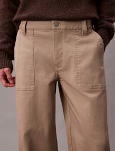 Buy 남성 배럴핏 유틸리티 코튼 치노 팬츠 in color VINTAGE KHAKI