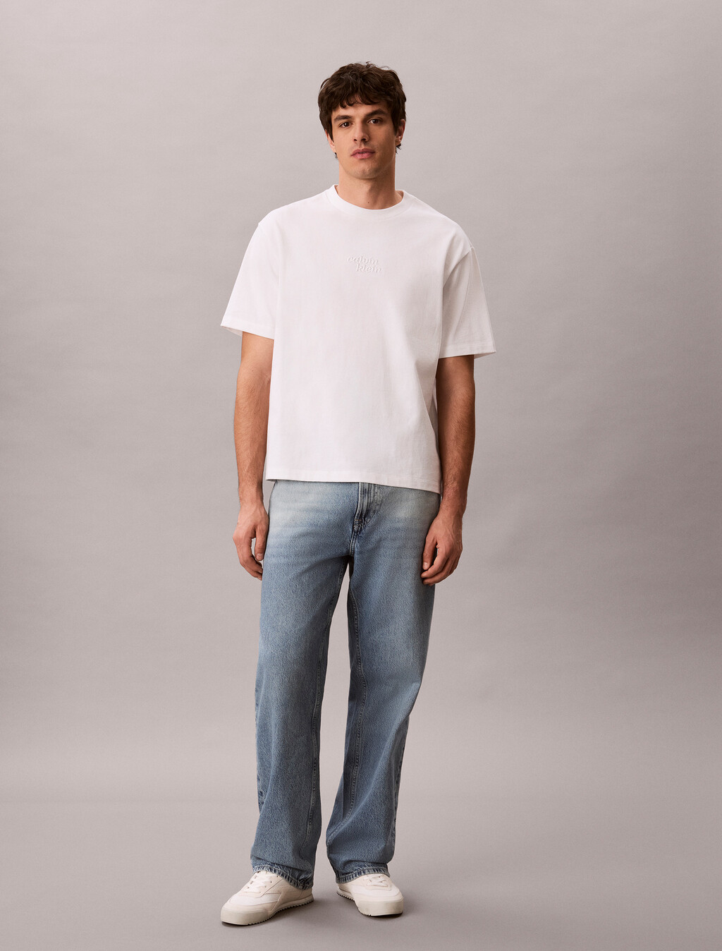 Buy 헤비 오픈엔드 저지 그래픽 티 in color BRIGHT WHITE