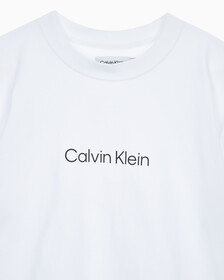 Buy 여성 릴렉스드 스탠다드로고 크루넥 반팔 티셔츠 in color BRILLIANT WHITE