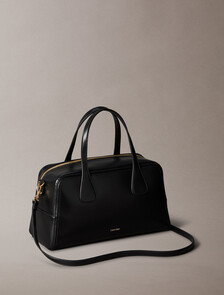 Buy 여성 CK 미디엄 볼링 백 in color BLACK