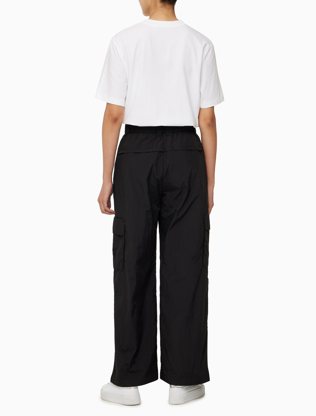Buy 여성 루즈 카고팬츠 in color CK BLACK