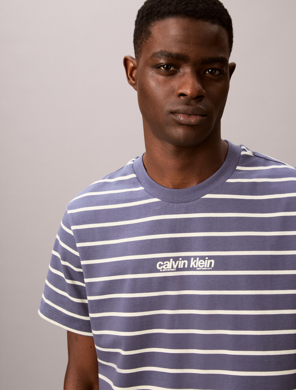 Buy 스트라이프 이지 올나잇 로고 티 in color Blue